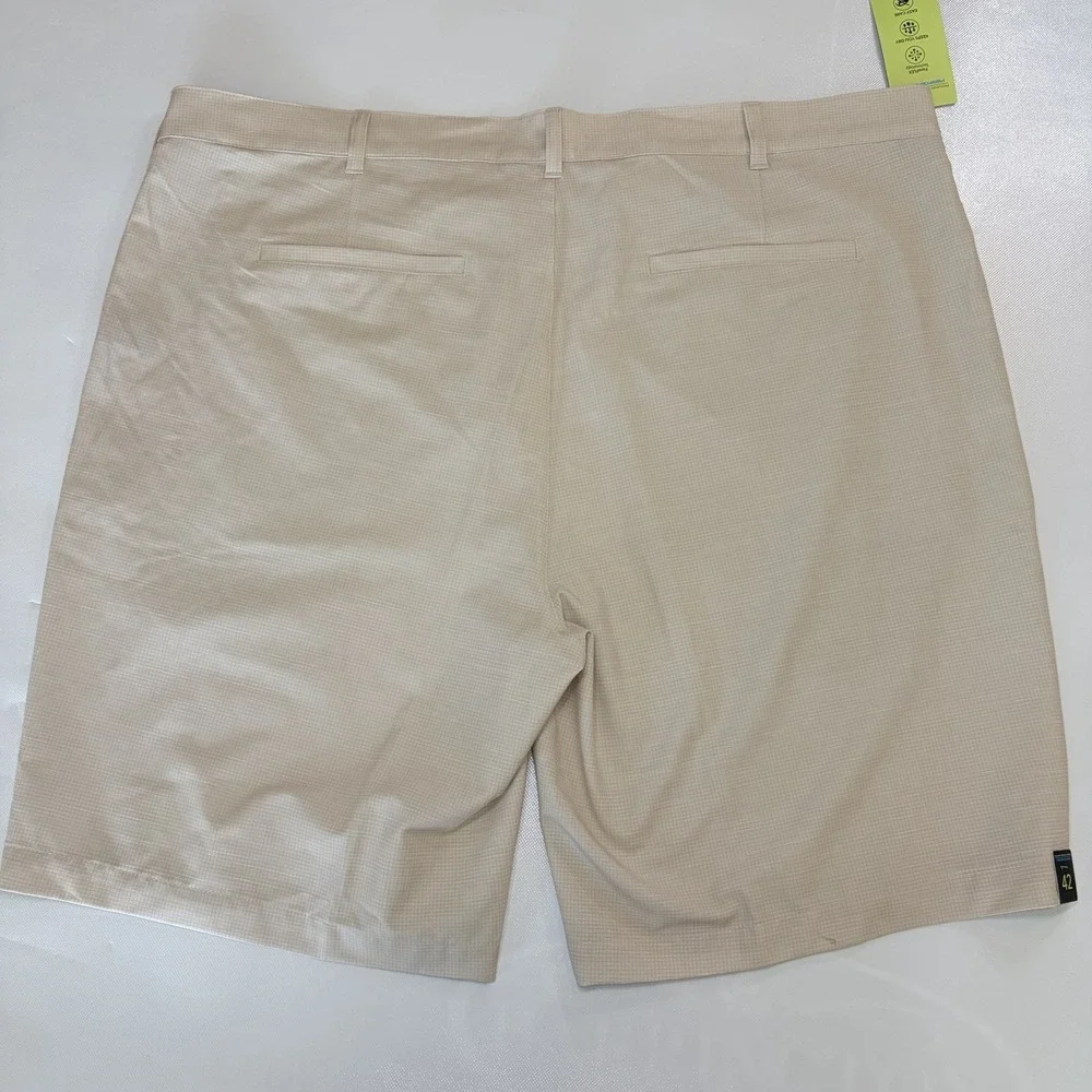Roundtree & Yorke Performance Golf Shorts Mens 42 Tan Khaki Classic Fit Stretch